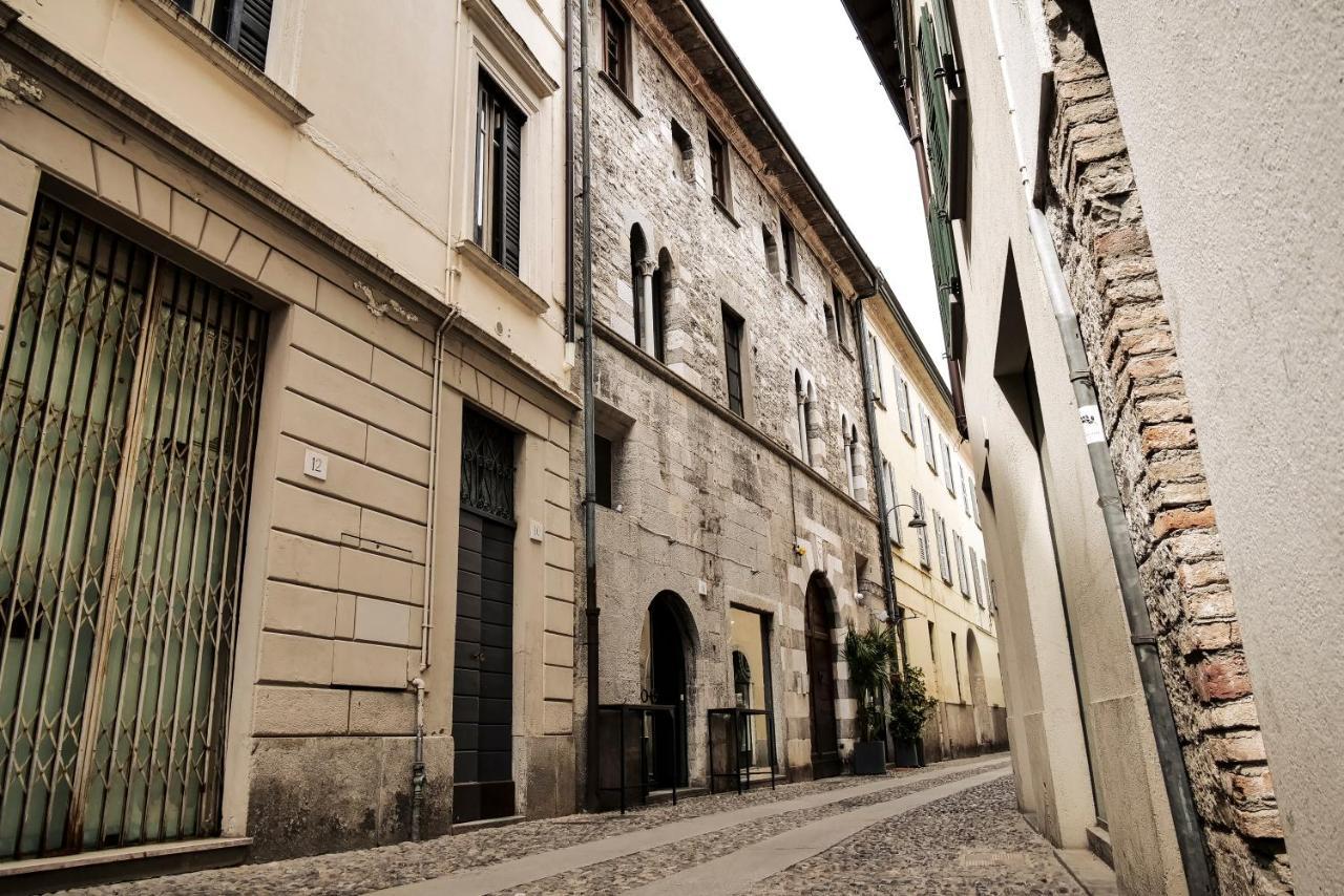 Casa Del Pittore - Elegante Appartamento Del 1200 - Centro Storico Como Exteriör bild