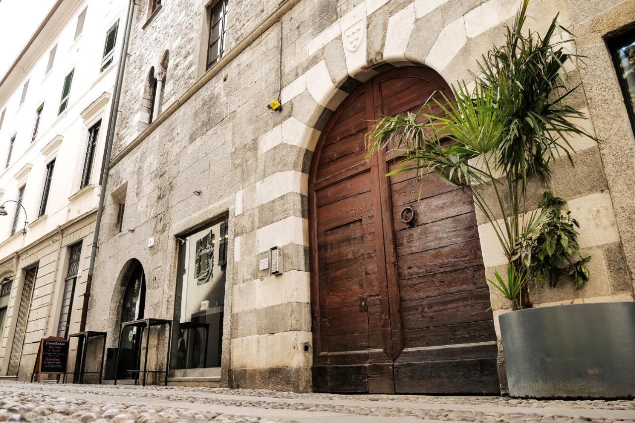 Casa Del Pittore - Elegante Appartamento Del 1200 - Centro Storico Como Exteriör bild
